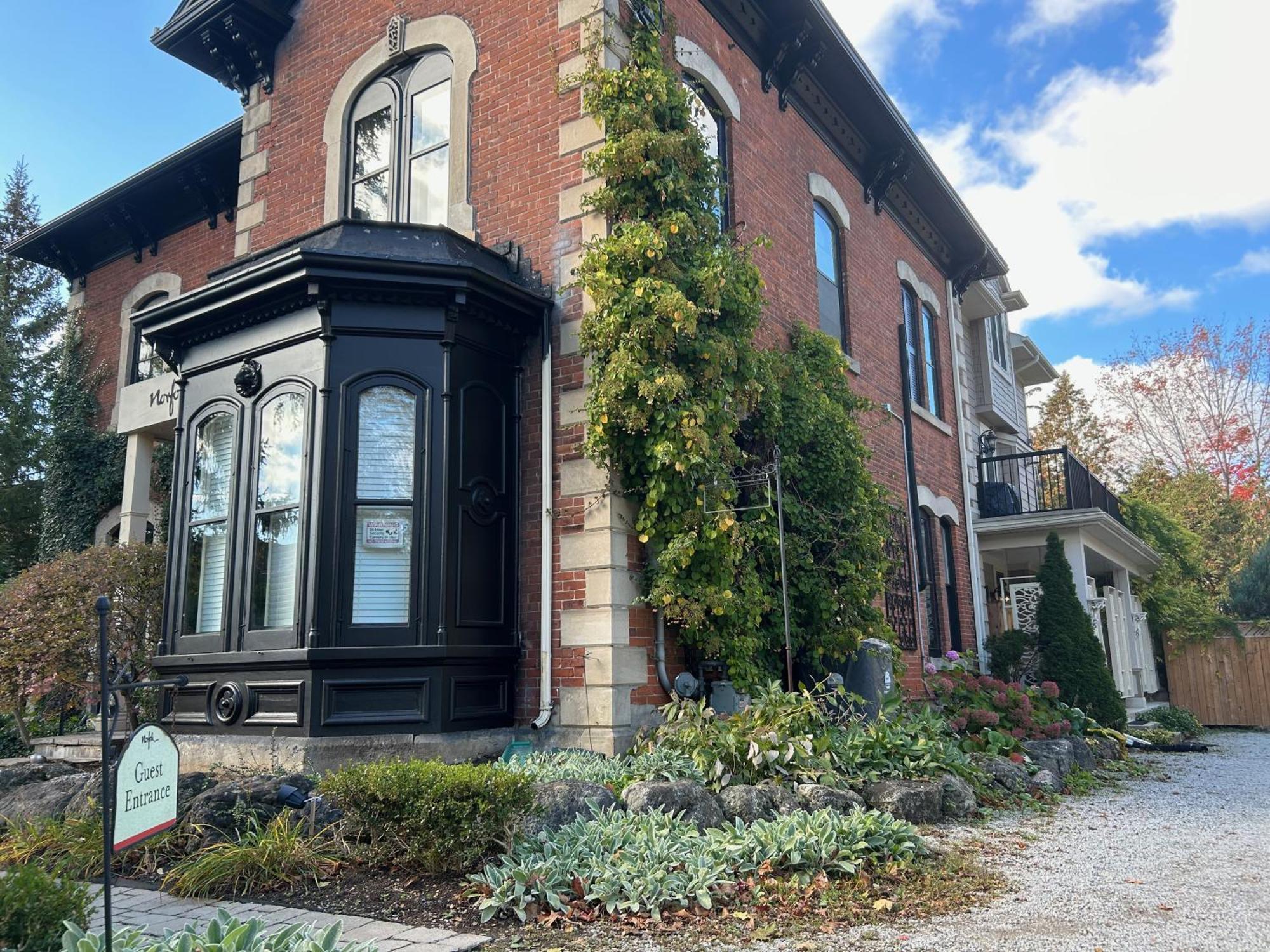 Norfolk Guest House Inn Guelph Exterior photo